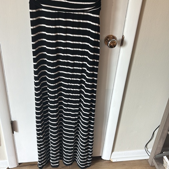 Vince Camuto Black and White Maxi Dress - Picture 6 of 6